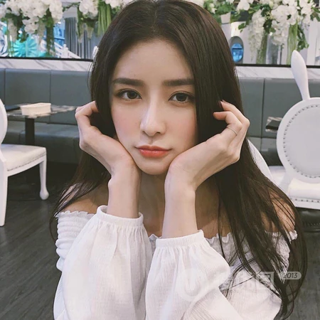 戴眼镜的女生，拽拽的烟熏妆社会女生头像合集
