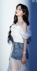 李紫婷气质优雅白衣搭牛仔轻纱长裙动人写真图片