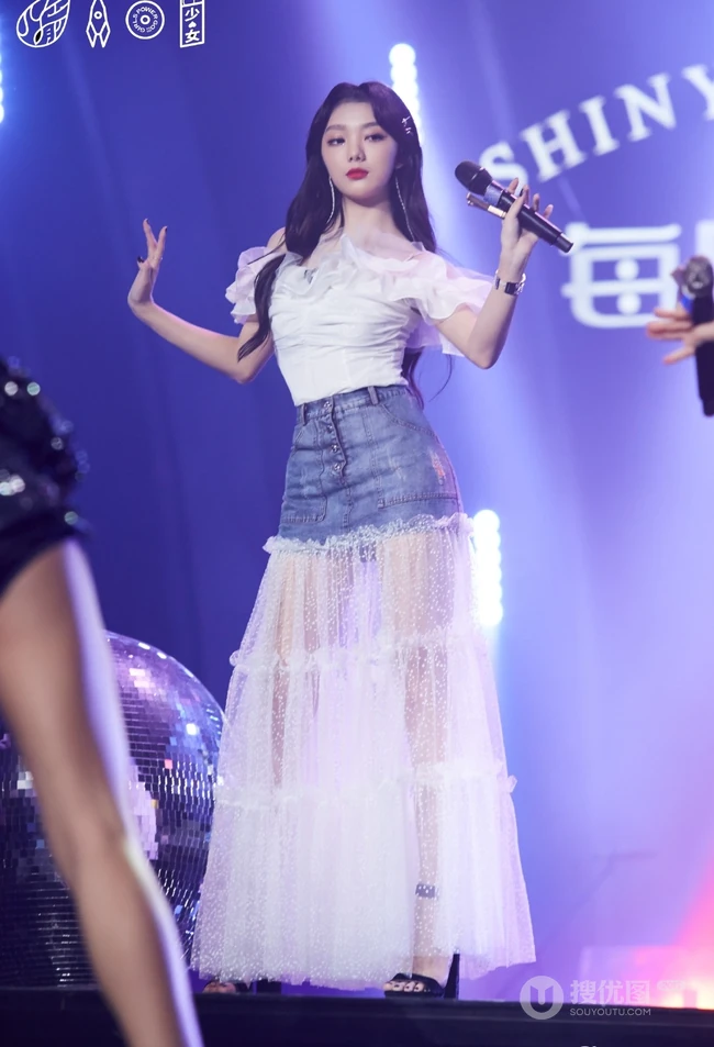 李紫婷气质优雅白衣搭牛仔轻纱长裙动人写真图片