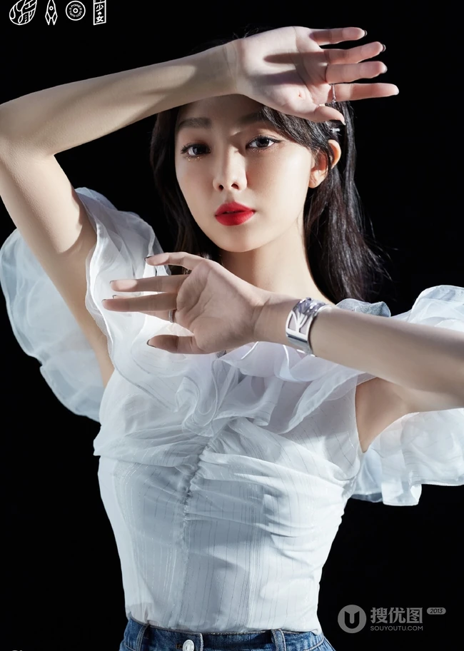 李紫婷气质优雅白衣搭牛仔轻纱长裙动人写真图片