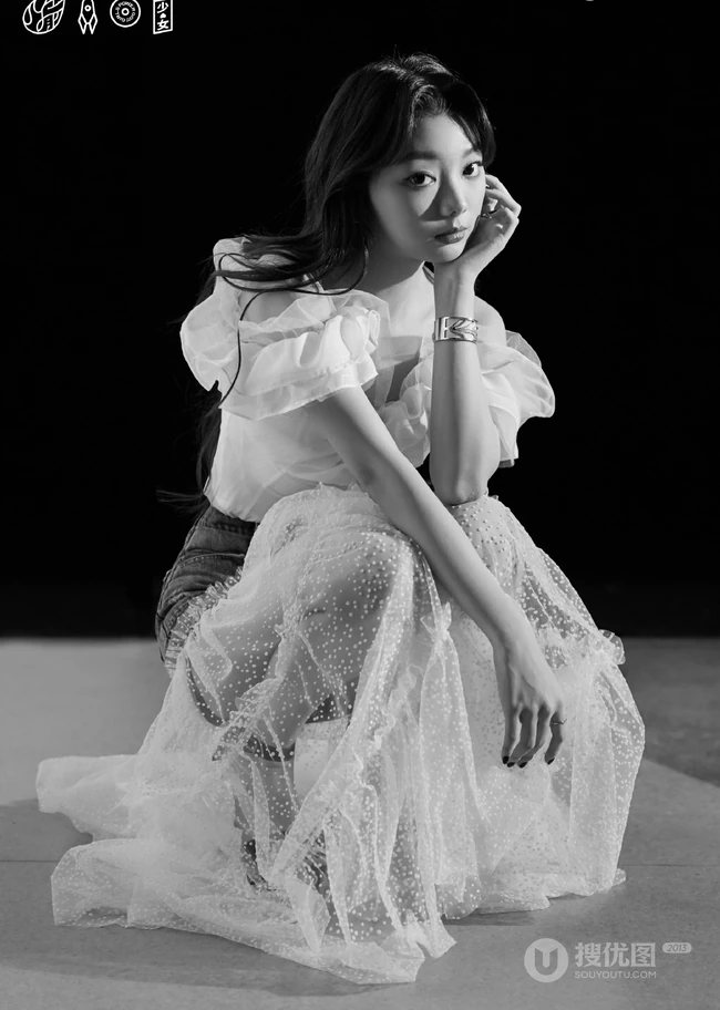 李紫婷气质优雅白衣搭牛仔轻纱长裙动人写真图片