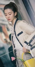 乔欣优家画报写真图片，大背梳马尾辫清爽干练