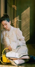 乔欣优家画报写真图片，大背梳马尾辫清爽干练