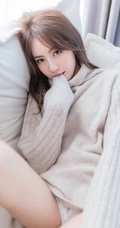 天生丽质毛衣短裤白皙线条感女孩气质室内写真图片