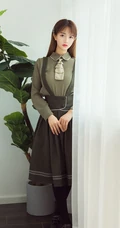 90后清甜女生小汐肩带长裙优雅十二月你好主题室内写真