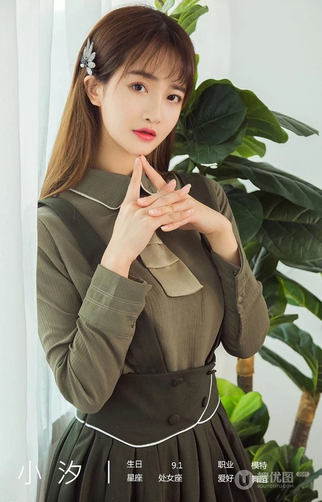 90后清甜女生小汐肩带长裙优雅十二月你好主题室内写真