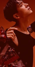 李现全新写真，湿发造型搭配印花夹克，诠释&ldquo;现&rdquo;式风格