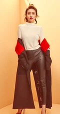 于明加气质红唇妆造型写真，着各种风格服饰时尚靓丽