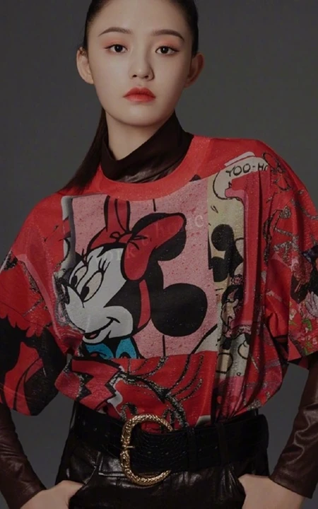 林允酷美蜻蜓妆登《昕薇》杂志写真图片