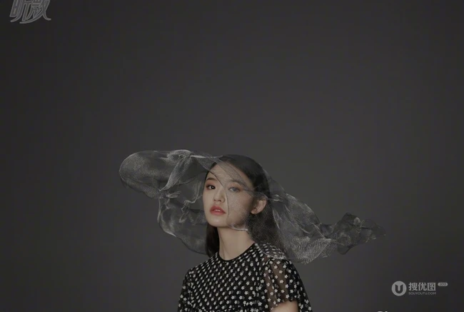 林允酷美蜻蜓妆登《昕薇》杂志写真图片