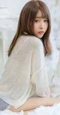 一眼就喜欢，超美气质型温柔少女白衣短裤气质室内美图录