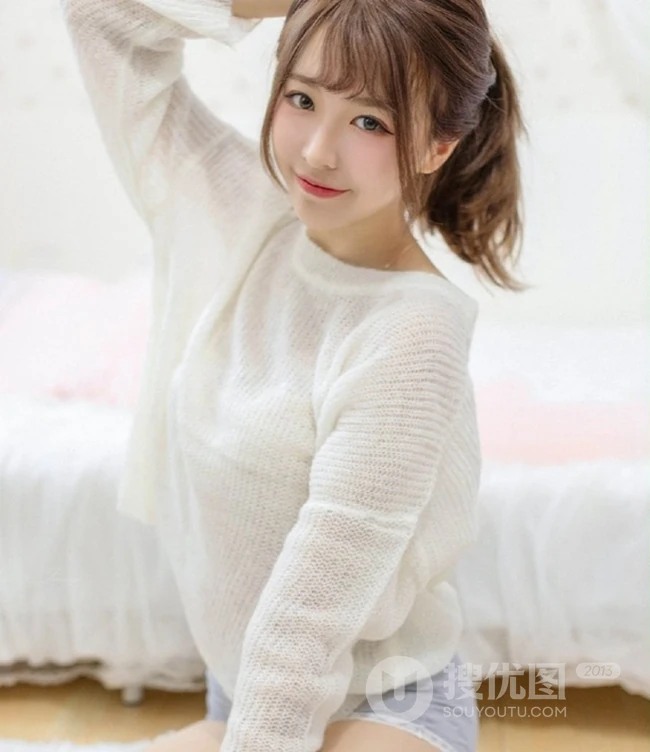 一眼就喜欢，超美气质型温柔少女白衣短裤气质室内美图录