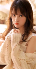 粉色系少女闺房，浅粉甜美短裤袜装少女室内写真图片