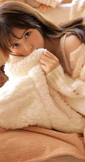 粉色系少女闺房，浅粉甜美短裤袜装少女室内写真图片