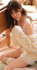 粉色系少女闺房，浅粉甜美短裤袜装少女室内写真图片