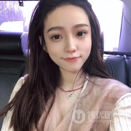长发好看的女生室内头像图片