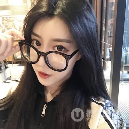 长发好看的女生室内头像图片