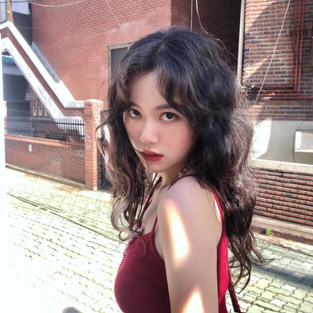 轻熟范女生，高冷酷酷的女生头像下载