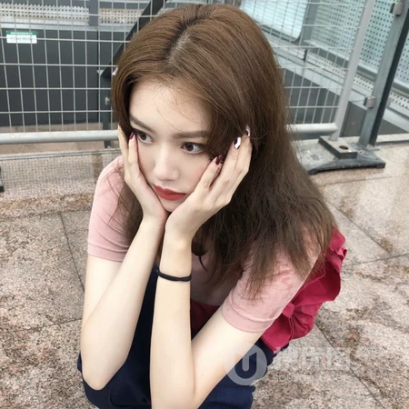 轻熟范女生，高冷酷酷的女生头像下载