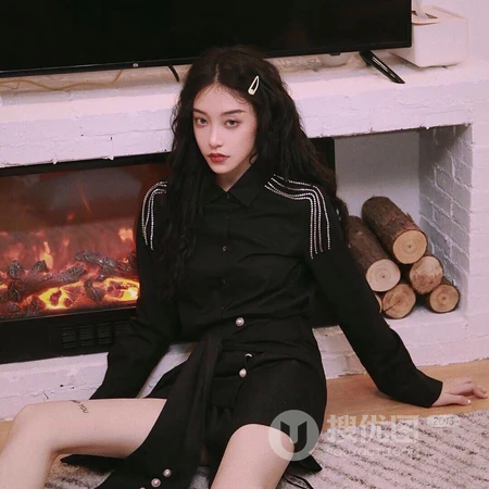 爱自拍的女孩，慵懒的长发女生头像