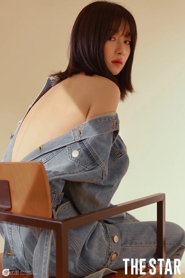 徐睿知气质图片，韩国女星徐睿知气质家居服线条，美背写真图片