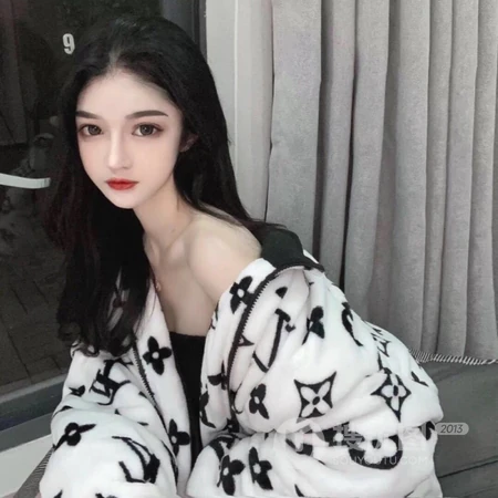 长发的高颜值女生生活照高清头像