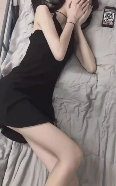 性感的床上大胸长发美女手机壁纸4月2日推荐
