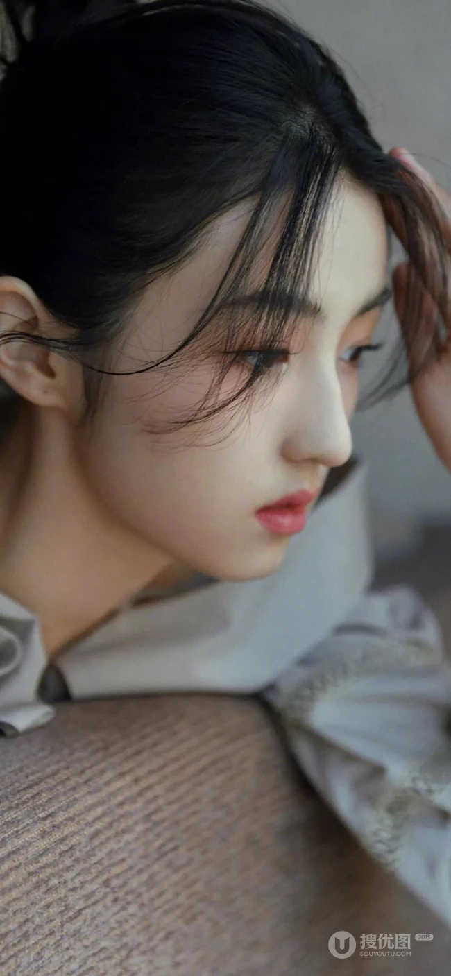 明星张子枫女性韵味十足的一组写真手机壁纸推荐