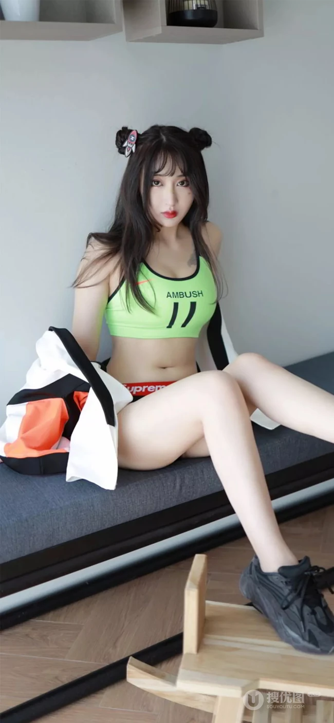 性感美臀网红小姐姐，可爱双丸子头写真手机壁纸4月2日推荐