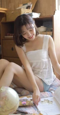 空气刘海可爱少女少女白衣短裤显气质线条感气质写真美图