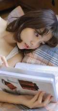 空气刘海可爱少女少女白衣短裤显气质线条感气质写真美图