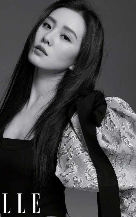 刘诗诗多套潮流个性气质穿着登《ELLE》杂志写真图片集