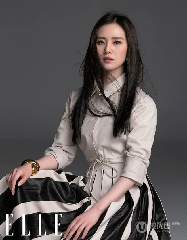 刘诗诗多套潮流个性气质穿着登《ELLE》杂志写真图片集