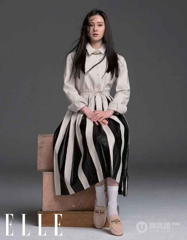 刘诗诗多套潮流个性气质穿着登《ELLE》杂志写真图片集