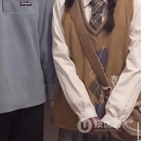学生情侣自拍撒狗粮真人情侣一人一半头像
