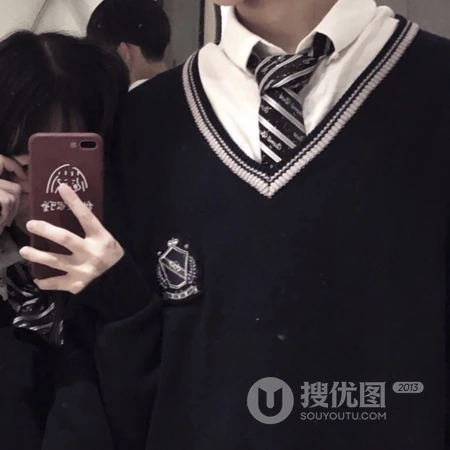 学生情侣自拍撒狗粮真人情侣一人一半头像