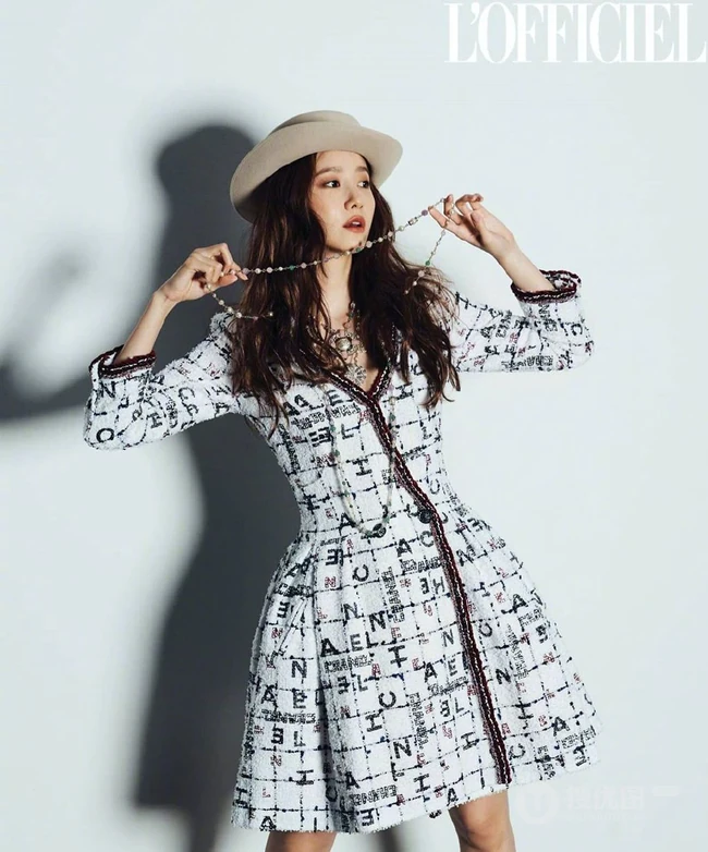 林允儿时尚个性百变《OFFICIEL》春夏画报写真图片集