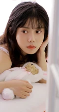 肩带粉裙短裤柠檬少女居家室内清新居家写真图片