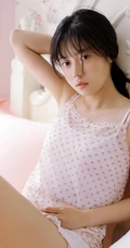 肩带粉裙短裤柠檬少女居家室内清新居家写真图片