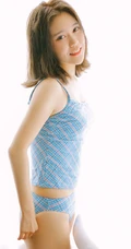 蓝衣肩带泳装家居服短裤女生居家浴缸吸睛写真图片