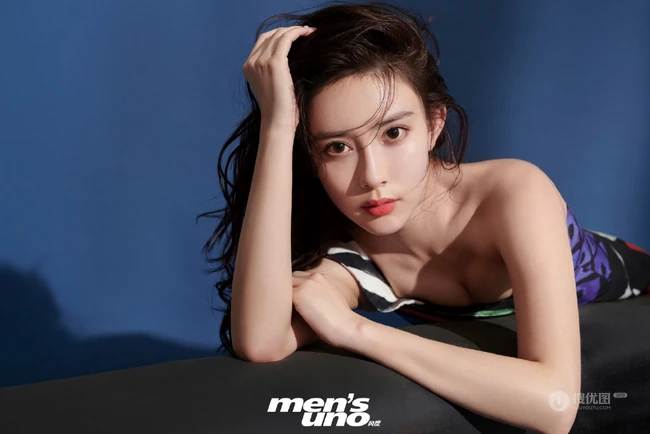孟子义气质图片，精选气质女生孟子义短裤系列写真图片集