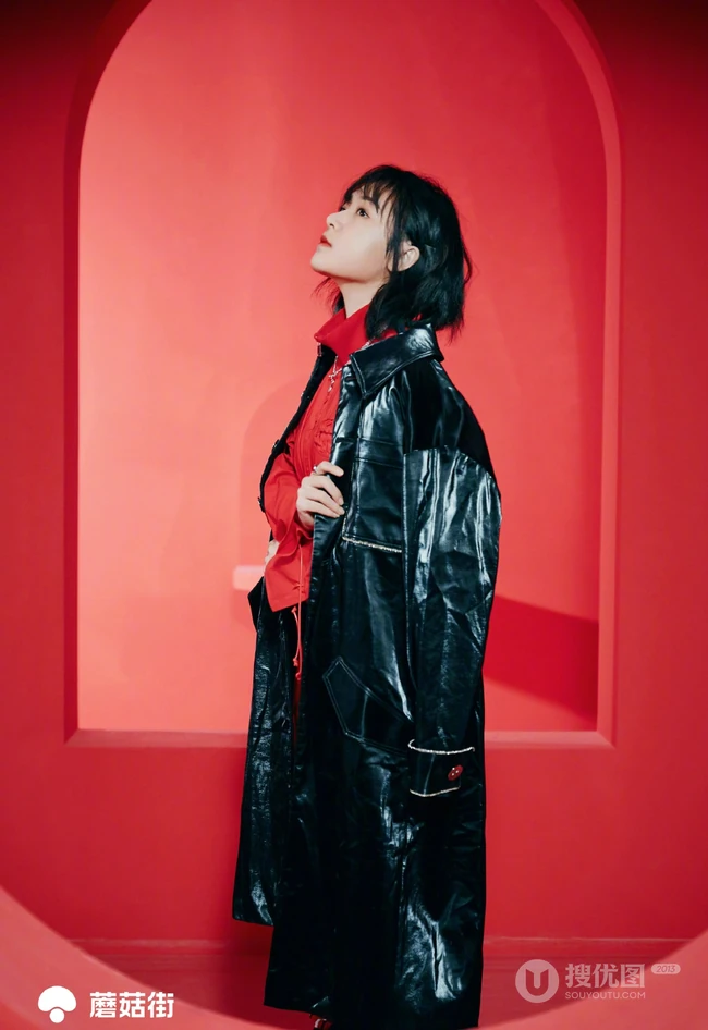 90女明星凌美仕恬静酷美写真图片，红衣套装青涩可人