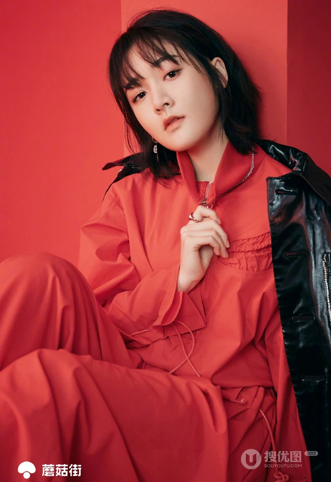90女明星凌美仕恬静酷美写真图片，红衣套装青涩可人