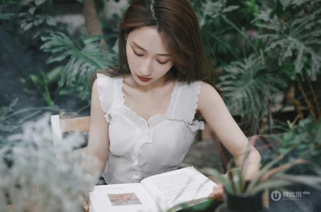 何宣林清新绿色唯美写真图片，纯美白衣清新浪漫