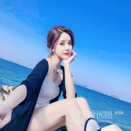 长发马尾，爱扎大辫子的女生冬季生活照头像图片