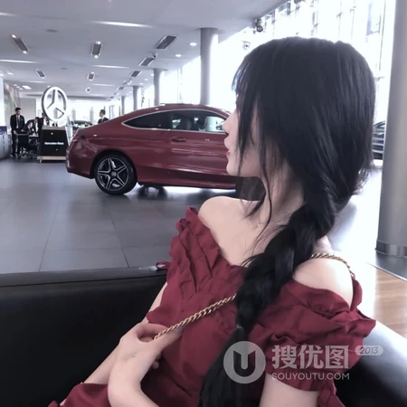 长发马尾，爱扎大辫子的女生冬季生活照头像图片