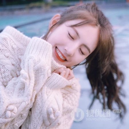 长发马尾，爱扎大辫子的女生冬季生活照头像图片