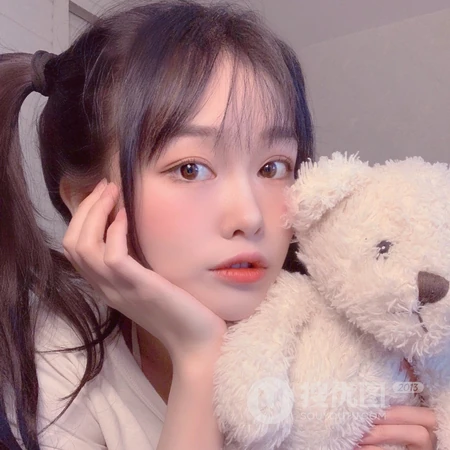 长发马尾，爱扎大辫子的女生冬季生活照头像图片