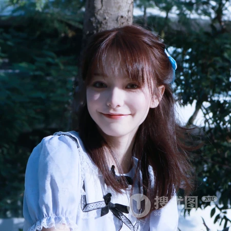 长发马尾，爱扎大辫子的女生冬季生活照头像图片