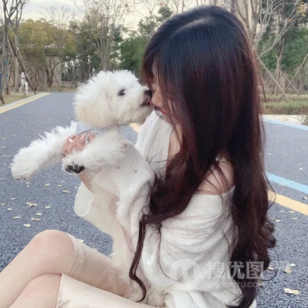长发大眼，非常适合4月的女生微信头像图片